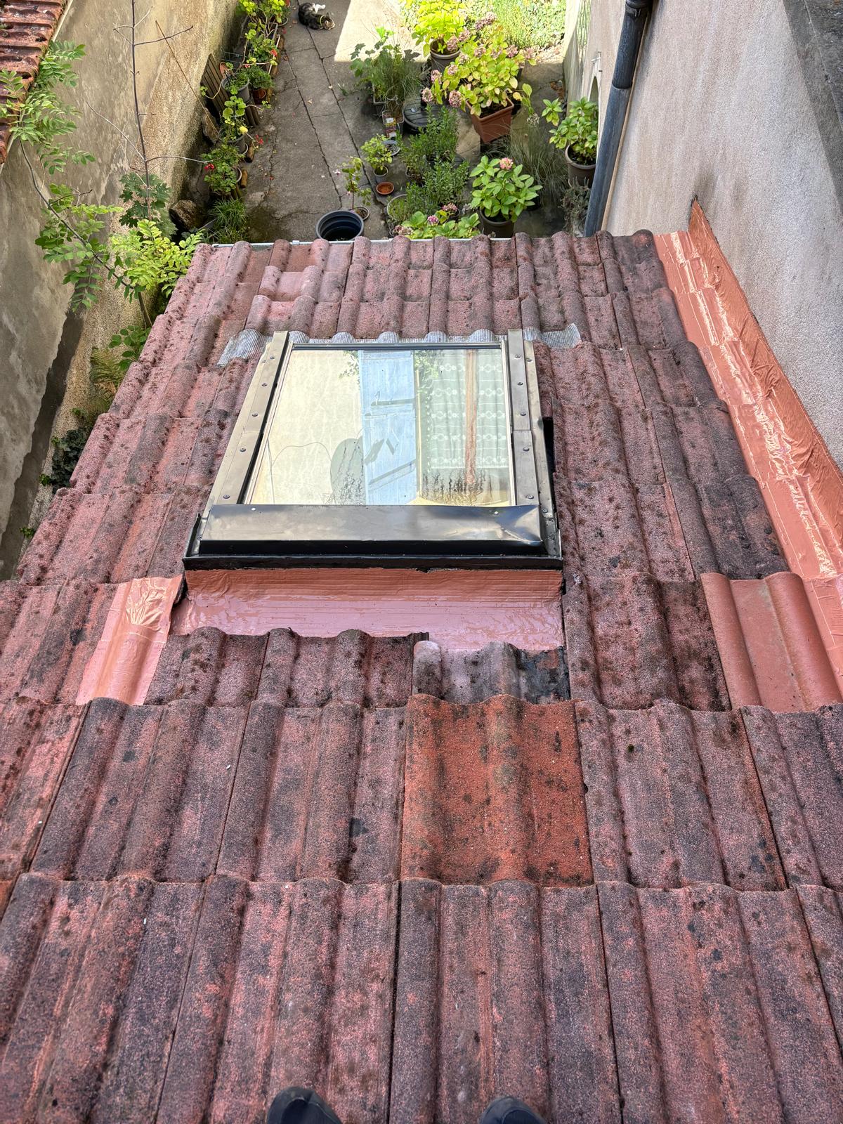 Fenêtre de toit avec reprise d'étanchéité